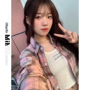 台灣熱銷🔥粉色襯衫女高級感新款2024年秋季格子中長款寬鬆貼標長袖上衣