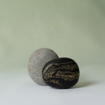 夜幕精靈(24K金箔版) 鵝卵石香氛輕柔磨砂皂 396