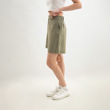 女裝-素色休閒短褲-軍綠色