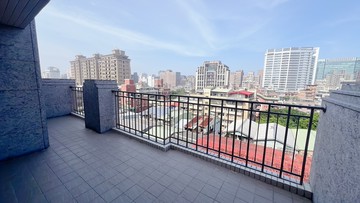 龍門大苑｜南京復興站｜全新露臺戶2房含車位｜台北市中山區龍江路