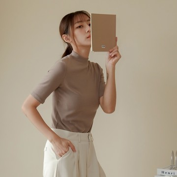 【Our Studio】柔軟親膚圓領五分袖上衣 黑色 杏色 焦黃色 燕麥色(現貨)