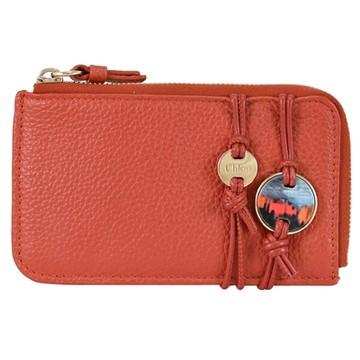 CHLOE MALOU 烙印LOGO繩結吊墜L型卡片零錢包(赭紅)