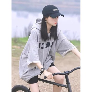 灰色連帽七分袖衛衣女裝2026春季穿搭慵懶風寬松印花短袖T恤上衣
