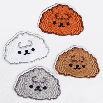 貴賓犬刺繡胸針