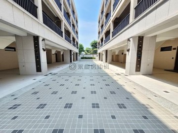 楠梓商圈  全新車墅  可停雙車｜高雄市楠梓區芎林一街