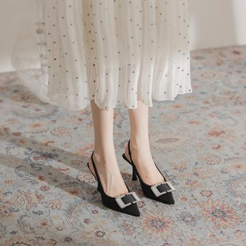 氣質綢緞法式水鉆尖頭高跟涼鞋女細跟2023年新款夏黑色職業一字帶