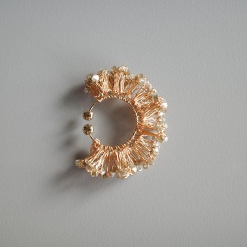 Frill Glow – 金屬線蕾絲耳夾 日本玻璃珠 gold  一個