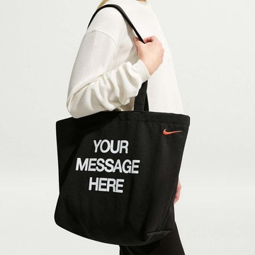 Nike NK HERITGE TOTE GFX YR MSG HRE 男女 側背包 IU4945010