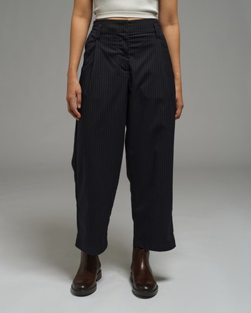 Unisex：打褶腰部褲款（細條紋海軍藍）