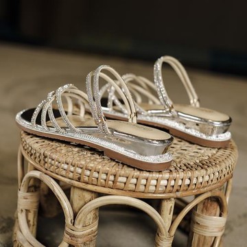 水鉆坡跟涼鞋2025年女新款夏季羅馬中跟粗跟仙女風時裝一字帶兩穿