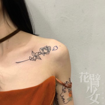 台灣現貨 貓熊繽雰 簡約描線玫瑰花枝 花苞花朵紋身貼紙 一張兩個 S1 鎖骨肩膀花朵葉子鏤空線條原宿紋身貼黑復古
