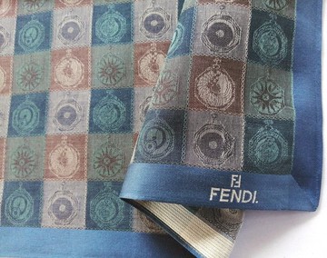 Fendi 古著緹花手帕 – 格紋獎章 18.5 x 18 英吋