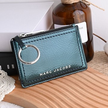 MARC JACOBS 馬克賈伯 浮雕LOGO漆皮鑰匙零錢包.深綠