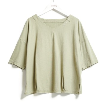 SOMETHING｜女裝｜V領LOGO後染短袖T恤