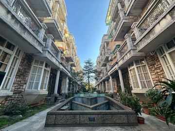 中壢近體育園區鏡泊湖四房雙車透天別墅｜桃園市中壢區環中東路