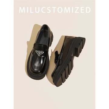 三角標厚底樂福鞋2025春季新款一腳蹬單鞋粗跟黑色英倫風小皮鞋女