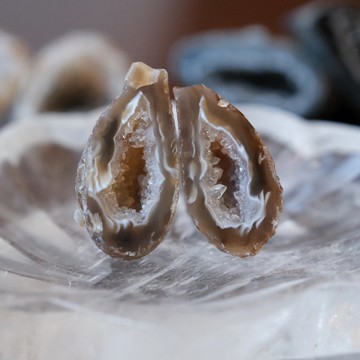 蠶絲瑪瑙晶洞原礦 (迷你聚寶盆 風水擺件)
