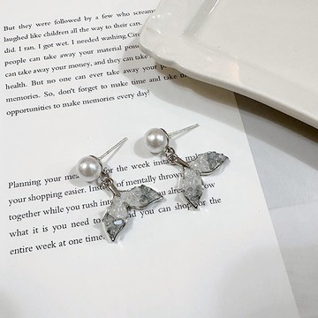 G&G水晶感珍珠魚尾耳環(針式)