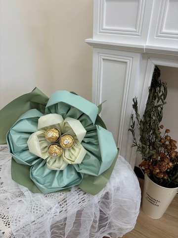 sueing_blossom  金莎情人節花瓣花束