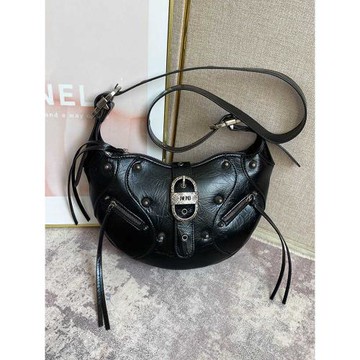 時尚油蠟皮牛角包大容量機車單肩斜挎包腋下包高級感5S34郵差包