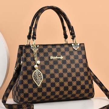 母親節送媽媽包包時尚大氣2025新款百搭大容量斜挎手提包中年女包