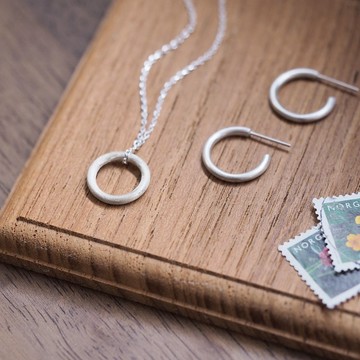 2件套）啞光圓形項鍊和耳针銀925