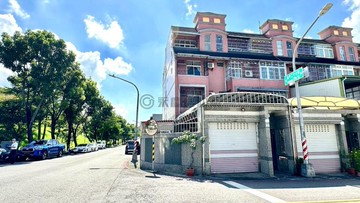 大坪頂邊間大地坪車庫透天｜高雄市小港區高坪五十六街