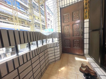 愛河邊綠園道近河濱國小大三房｜高雄市三民區市中一路