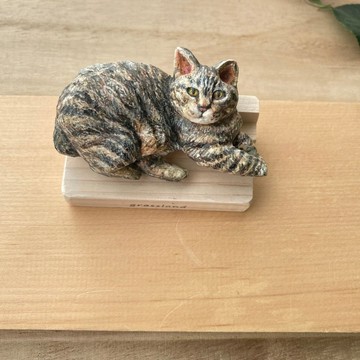 木雕虎斑貓胸針