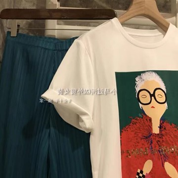 不費力的時髦感！雅致有品味！彩色印花珠片寬松短袖T恤女夏