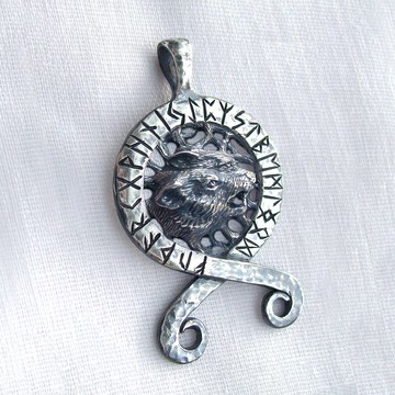 北歐符文吊墜。盧恩符文吊墜。銀質巨魔十字。巨魔項鍊。狼圖騰吊墜