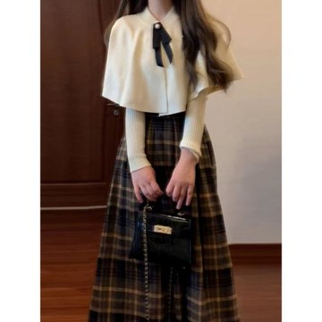富家千金斗篷毛衣連衣裙子女秋冬季2026新款高級感小個子香風套裝
