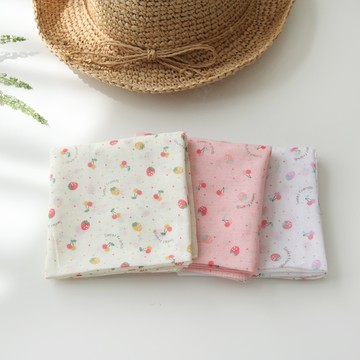Babi-soo 可愛紗布棉質圍巾3件組  草莓櫻桃  52 x 52 cm