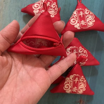 ✅📍【别针平安福袋锦囊】📍 三角形免缝刺绣空袋 拉链护身符袋挂饰 精致随身平安袋 台湾出货 台灣出貨 1223