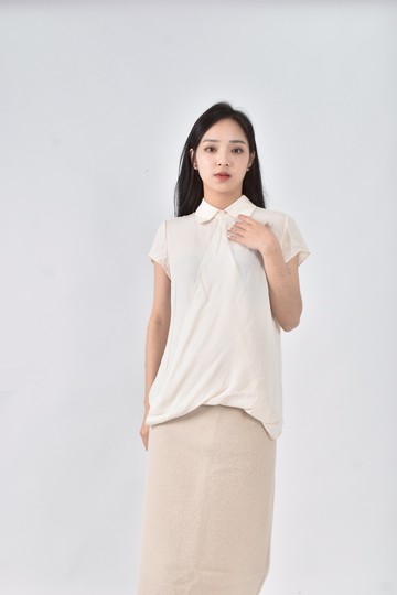 (M) alice olivia春夏蕾絲交叉杏色短袖上衣