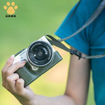 索尼ZVE10M2 保護套 zve10二代 相機包 A6700半包底座SONY 皮套殼配件 【不是相機！是相機 配件 】