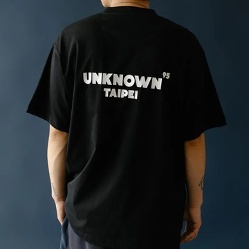UNKNOWNDOMAIN CW#1812 LOGO TEE-BLACK