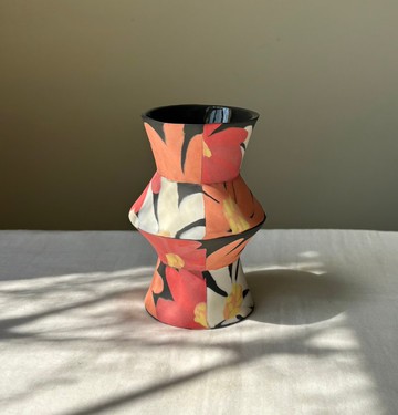 牡丹花幾何黑底花器