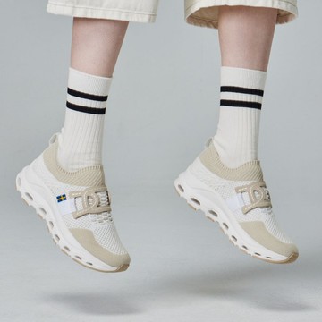 moz瑞典 駝鹿 蒙布朗 飛織 蜂巢彈力鞋(奶茶)