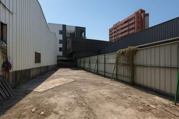 金鼎商圈面寬5米7住四地可蓋五樓透天店面｜高雄市三民區金獅段
