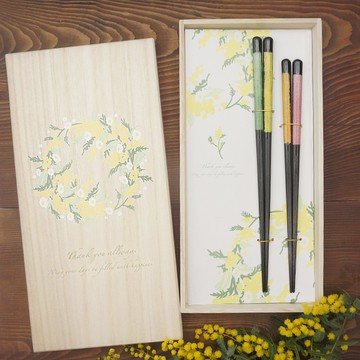 Hyosaemon 筷子禮物組 含羞草花圈 Mirage 包含 2 雙筷子的禮物，裝在桐木盒中。