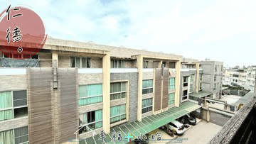 東區2分鐘近德高❗約17歲｜朝北可停雙車墅｜台南市仁德區文華路三段
