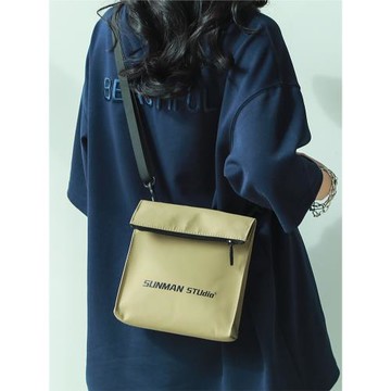 日系小挎包男生潮牌小眾單肩包男士包包簡約百搭斜挎包設計感背包