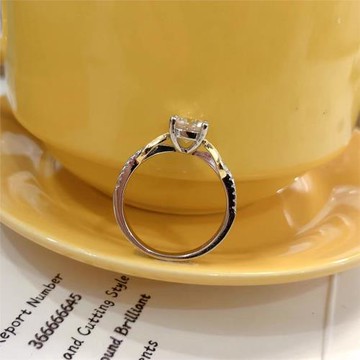 莫桑石結緣款女士戒指雙色時尚款s925銀不過敏主石1克拉