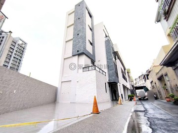太平家樂福旁全新大面寬別墅｜台中市太平區中平九街