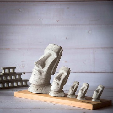 水泥製歪歪頭家族摩艾 moai