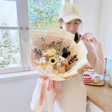 【閒暇人花藝設計】經典向日葵畢業花束 黃色包裝畢業花束 太陽花 滿天星 乾燥花 交換禮物