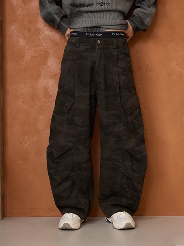 滿版迷彩寬鬆牛仔長褲