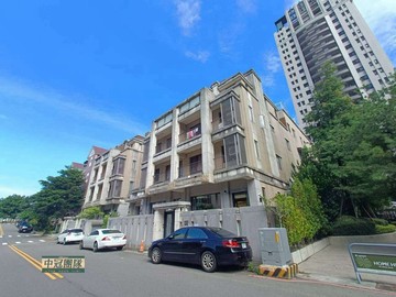 ️南興公園|15米大面寬|霸氣邊間電梯豪墅｜台中市北屯區軍榮街