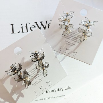 1KM 定制獨樹一格•黑白樹脂花C圈耳環-2色